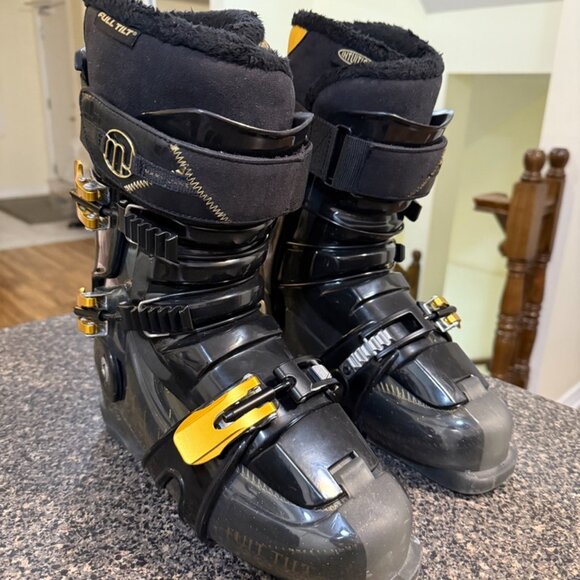 Full Tilt Mary Jane Ski Boots Womens Size 9 / Size 26.5 - Picture 2 of 9